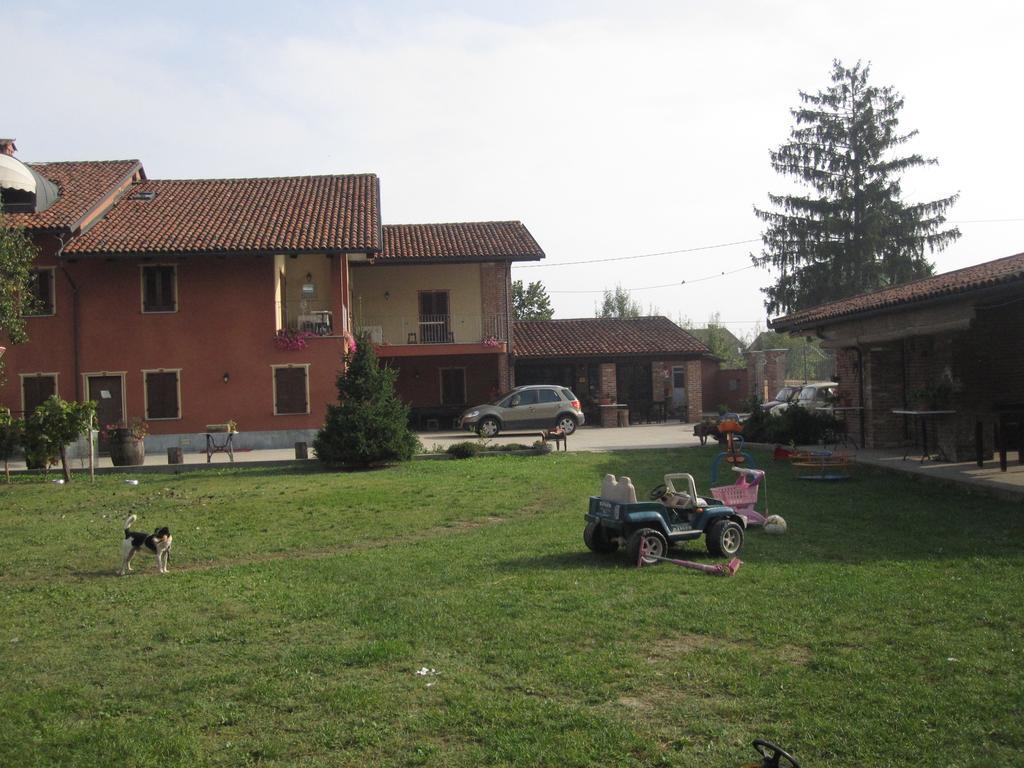 Agriturismo La Ca 'D Majin Poirino Exteriör bild