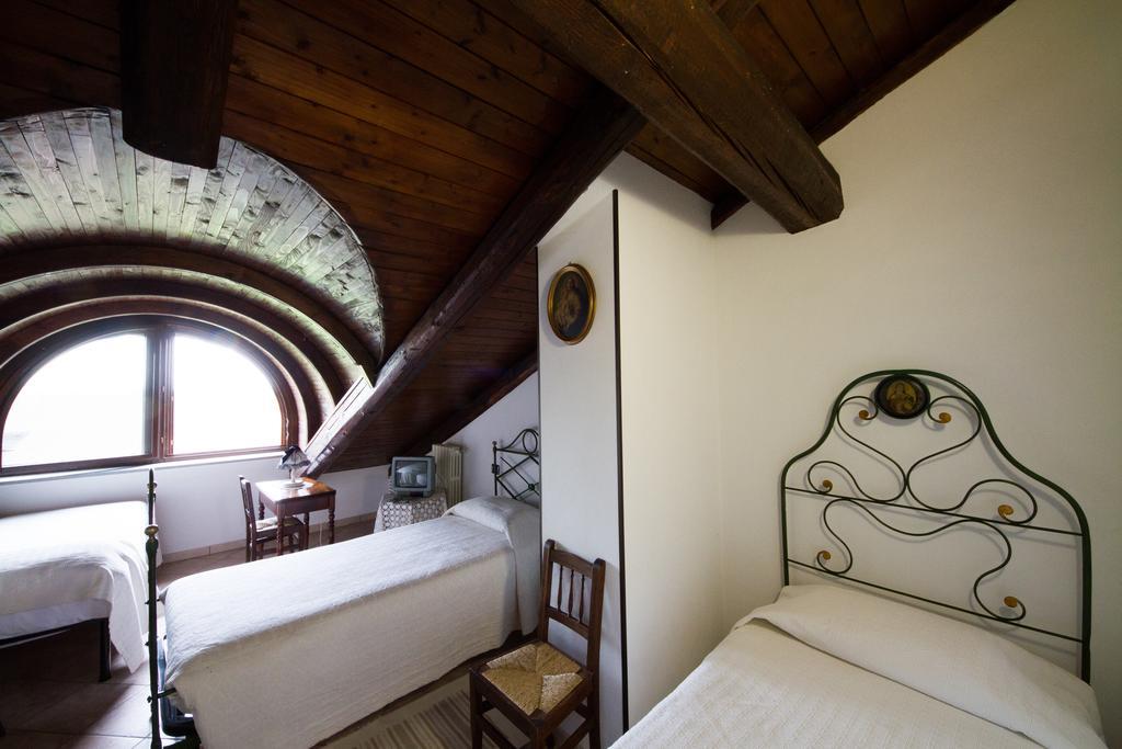 Agriturismo La Ca 'D Majin Poirino Exteriör bild
