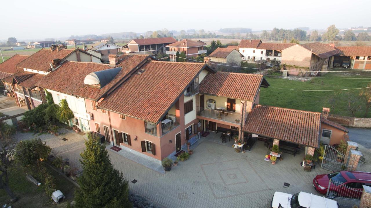 Agriturismo La Ca 'D Majin Poirino Exteriör bild